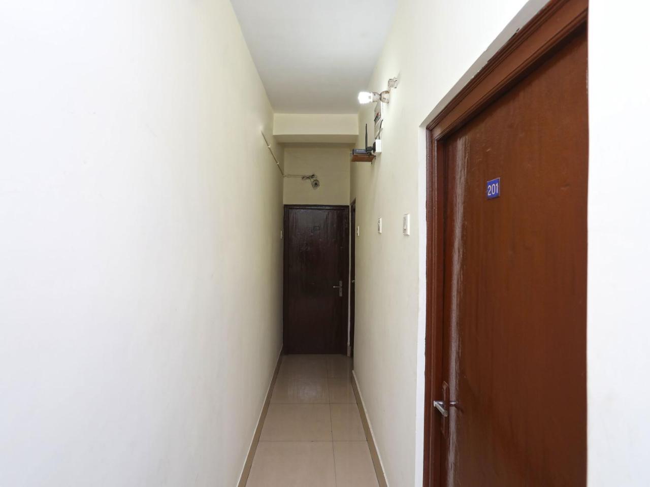 Oyo 13906 Vinita Inn Santragachi Eksteriør billede