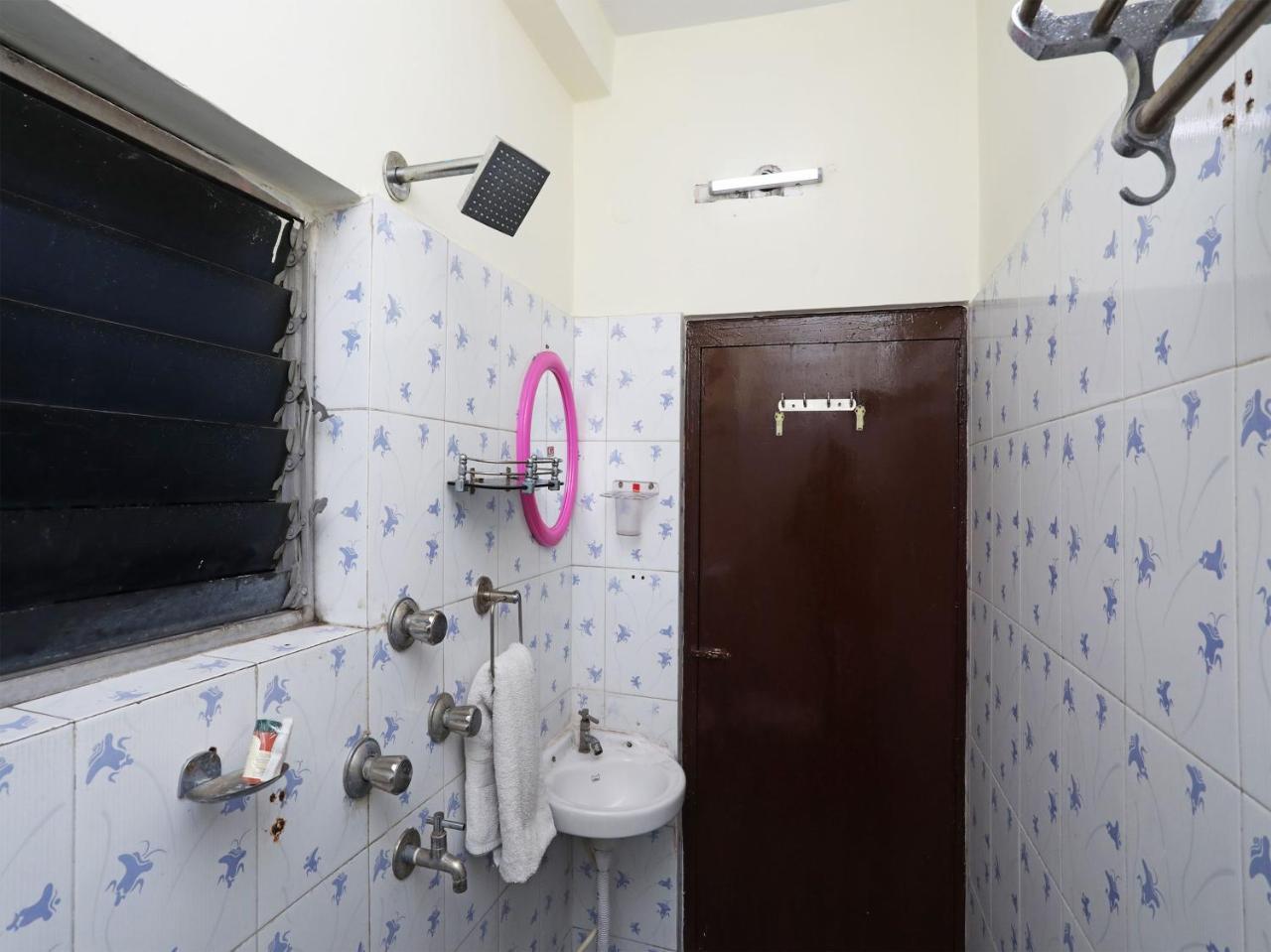 Oyo 13906 Vinita Inn Santragachi Eksteriør billede