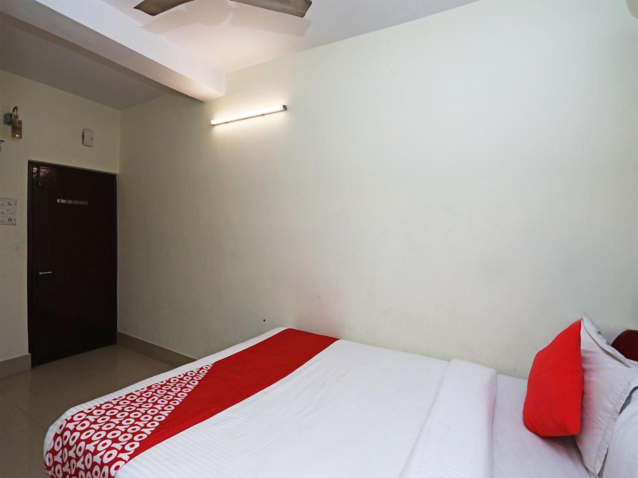 Oyo 13906 Vinita Inn Santragachi Eksteriør billede